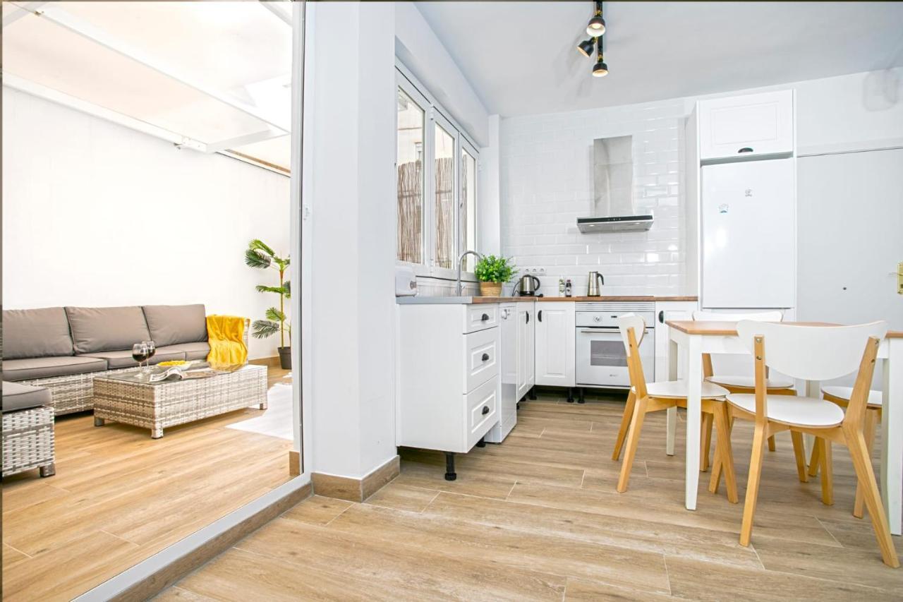 Precioso Apartamento Con Patio マラガ エクステリア 写真