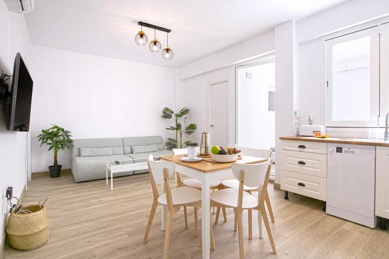 Precioso Apartamento Con Patio マラガ エクステリア 写真