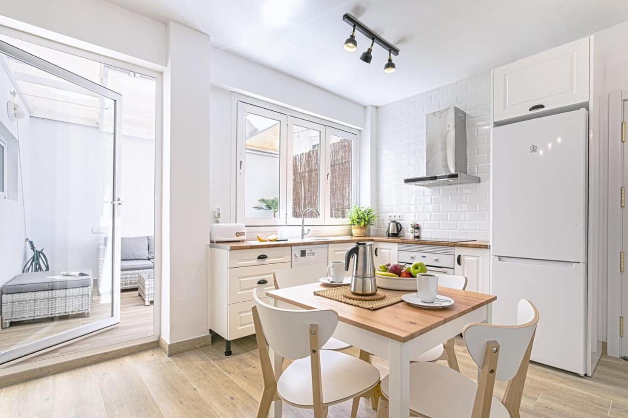 Precioso Apartamento Con Patio マラガ エクステリア 写真
